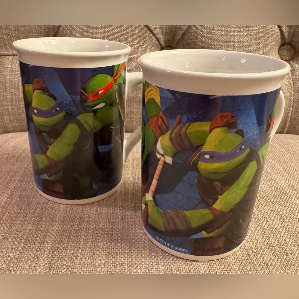 2 Teenage Mutant Ninja Turtles (TMNT) ceramic mugs perfect for hot coco.